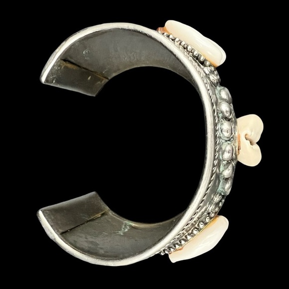 Wide Band Silver Cowrie Shell Bangle Bracelet - Picture 4 of 9